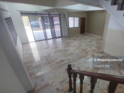 Jb Town !! Double Storey House - Corner Lot For Rent