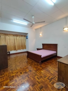 Master Room Rent in Sepah Puteri Near Seksyen 6 / The Strand Mall / MRT Station