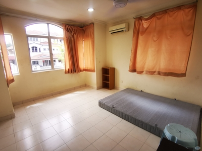 Master Room with Private Bathroom at Sungai Buloh Nearby Hospital Sg Buloh