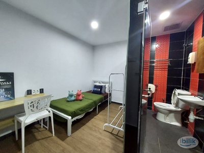 Master Room with Private Bathroom LOCATED AT SS4 Walking Distance to LRT Kelana Jaya Christmas and New Year Promo