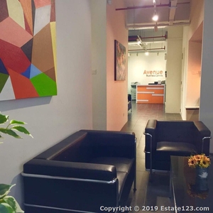 Metropolitan Square – Modern Cozy Office to Rent