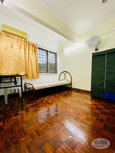 MIDDLE Room At Bandar Utama ⭐Near To One Utama , MRT Bandar Utama, 1 Power House , First Avenue , Centre Point , IKEA , MRT Mutiara Damansara