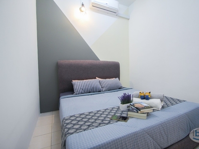 [Near Solaris] Comfortable Fully-Furnished Queen Bed Middle Room with Window for Rent at Sri Putramas 1, Dutamas