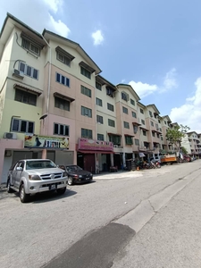 Near to MRT Station Taman Pinggiran Putra Level 3 Apartment Seri Kembangan For Sale