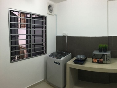 NEW& FULLY FURNISHED Room at USJ 13 Subang( Gated Guarded, Walk to LRT)