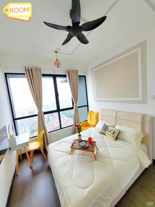 ✨Newly Renovated & Ins Style Queen Suite Direct AIRCOND LINK BRIDGE to MRT & LRT CHINESE FEMALE UNIT