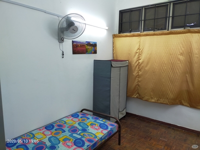 One month deposit Middle Room at Sri Petaling, Kuala Lumpur