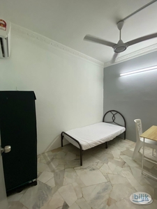 Room in PJS10 Opposite Sunway Pyramid Included with High Speed Internet, Weekly Cleaning and Maintenance Services