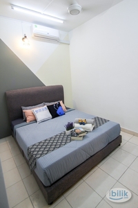 Fully Furnished Medium Queen bedroom with Aircond for rent at Sri Putramas 1 Condominium, Jalan Kuching