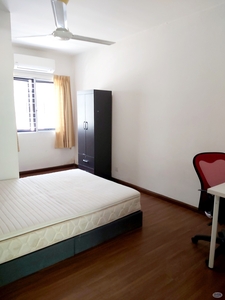 All Female House Middle Room( 24 Hrs Security+Utiliy) 15 Minutes to KL City Centre/Mid Valley/PJ At Dale Lakefields, Sungai Besi