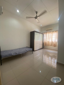 Looking For Room with Private Bathroom ❓ Middle Room Rent in Bandar Puteri Puchong Near LRT Station