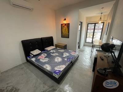 [Mixed gender unit] Middle Room with private bathroom at SS15, Subang Jaya