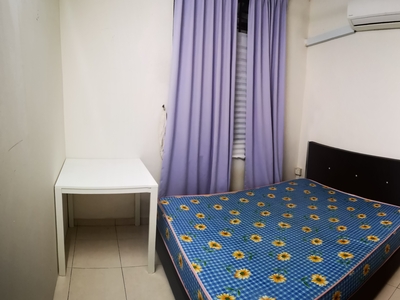 Room for rent at Bukit Indah opposite Aeon/Jusco(In front CW bus stop to Singapore)