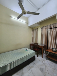 Single Room,Grd flr,Bed,Male,Window,Ceiling Fan,Free Wifi,shelf,3sty,Bandar Puchong Jaya