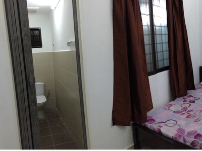 ss2 Aircond room+ toilet – 2 mins to LRT Taman Bahagia