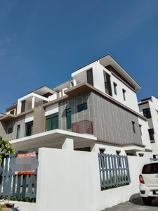 3 storey link house endlot Fucia, Setia Alam, extra 10ft land