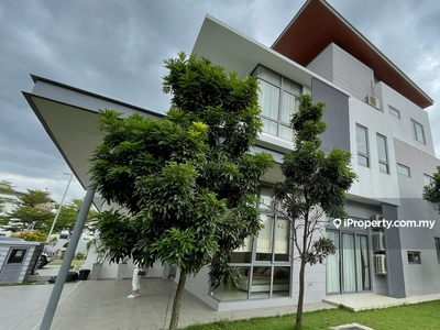 3storey Semi d house for Sale broadleaf kota kemuning 1.82m only