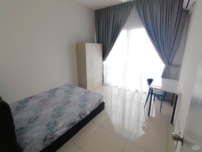 ==Balcony Bedroom for Rent at Platinum OUG Residence
