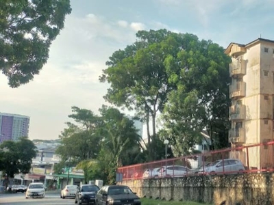 Cemara Apartment Taman Pinggiran Putra Seri Kembangan Selangor