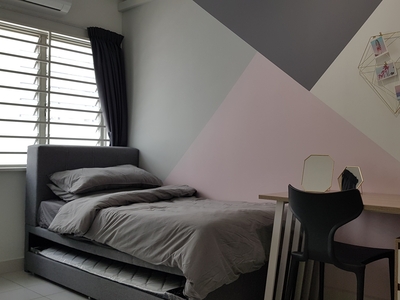 Discover fully furnished single room for rent at Subang 2! Move-in ready with stylish design and complete furnishings.