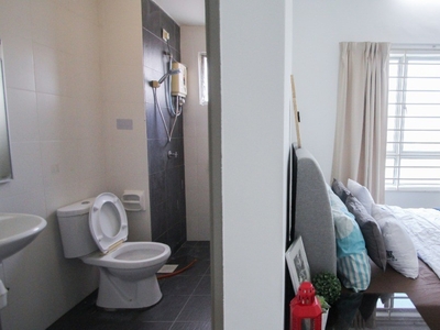 Master Room with Private Bathroom @ Casa Residenza Kota Damansara