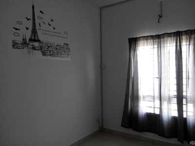 Middle Room For Rent At Saville, Kajang