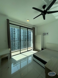 Modern Opulence : Middle Balcony Room for RENT at The Henge @ Kepong