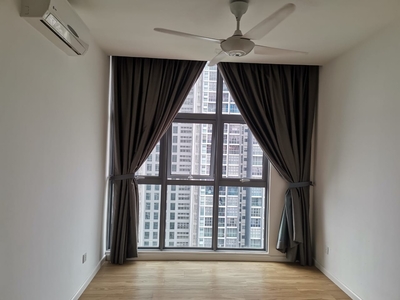 Partial Furnished 3b2b for rent at Lakefront Residence @ Cyberjaya, near MMU