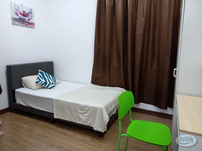PINNACLE SRI PETALING Medium Bedroom with Attached Bathroom for rent