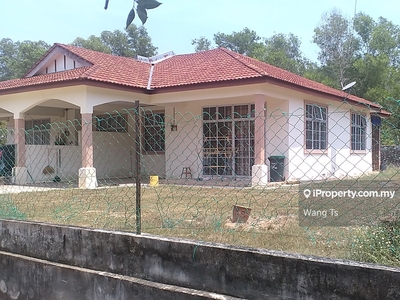 Single Storey Semi-D Extra land In Golf & Country Club. Bedong