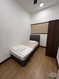 Small Room For Rent in Sri Petaing Pinnacle