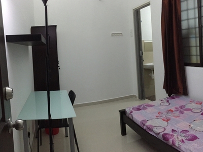 ss2 Aircond room own toilet – 2 mins walk to LRT