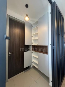 Very Nice Fully Furnished unit at M Vertica 4r2b , Near MRT