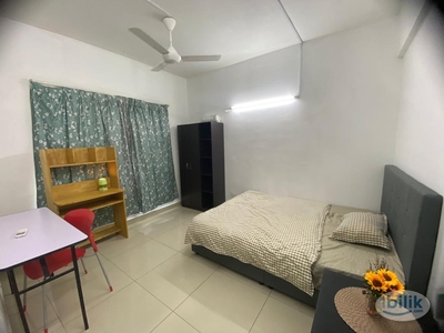 Walk to MRT KD Furnished Middle Room.