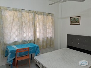 Middle Room at Desa Mutiara Apartment, Mutiara Damansara