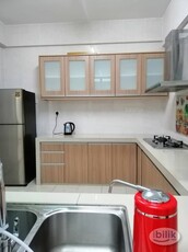 Newly Renovated with Air Con Middle Room at Park 51 Residency, Petaling Jaya
