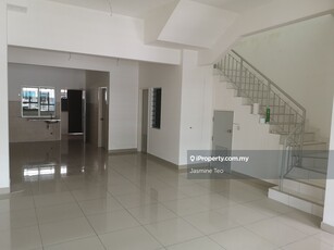 Setia Indah 12 Terrace House with table top For Rent