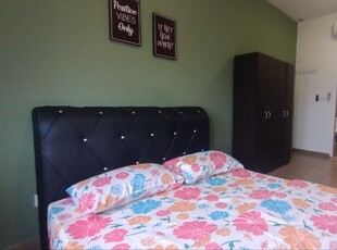 Spacious Muslimah Master Room with Bill Included