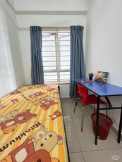 (WITH AIR COND) PRIVATE SINGLE ROOM CASA RESIDENSI, KOTA DAMANSARA FREE WIFI, WEEKLY CLEANING, 5 MINS WALK MRT STATION
