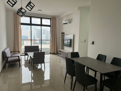 JB Town Twin Tower Fully Furnished 3 Rooms for Rent