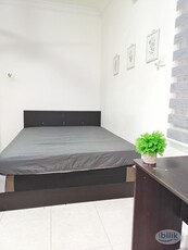 FREE UTILITIES/ ZEN, COMFY & SPACIOUS / NON PARTITIONED Middle Room at Villamas Apartment, Bandar Puchong Jaya