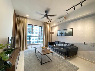 Modern Wood Themed Fully Furnished Unit! Ready move in!
