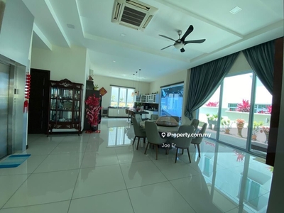Modern Design 3.5 Storey Nicely Renovated Bungalow