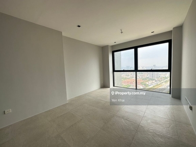 Brand New Condition unit in High Floor