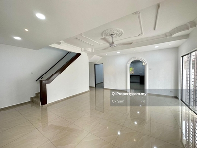 Corner, renovated, move in condition, facing north, close to ktm