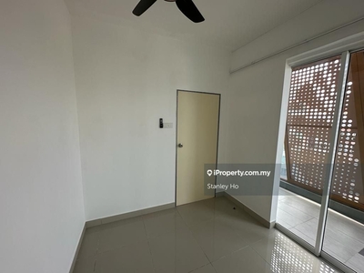 Room For Lease Available in Kuchai Lama