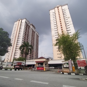 Partly Furnishes and Facing Pool Condo Langat Jaya Cheras for Sale