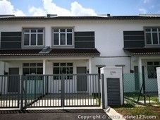 Taman Pulai Indah 2stry 3rooms For Rent