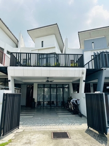 FACING OPEN, EXTENDED Double Storey Terrace House Laman Glenmarie Shah Alam Near Subang Jaya Selangor