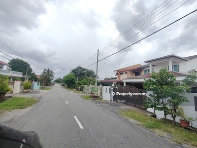 Freehold with renovated house. Closed to pasir puteh wet market